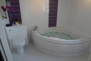 bathrooms fitter altrincham